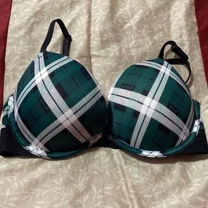 VS pink bra